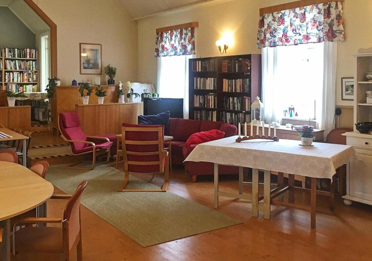 Stor Laegenhet I Elofstorps Missionshus Bed & Breakfast Kristinehamn Exterior photo