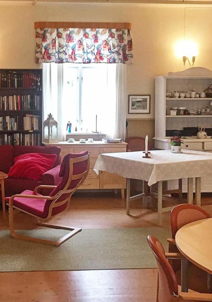 Stor Laegenhet I Elofstorps Missionshus Bed & Breakfast Kristinehamn Exterior photo