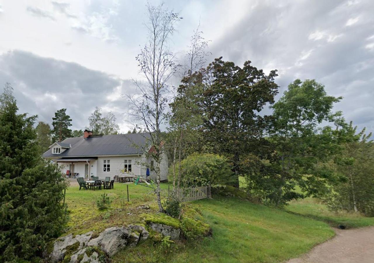 Stor Laegenhet I Elofstorps Missionshus Bed & Breakfast Kristinehamn Exterior photo