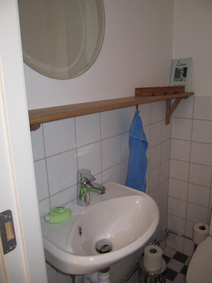 Stor Laegenhet I Elofstorps Missionshus Bed & Breakfast Kristinehamn Exterior photo